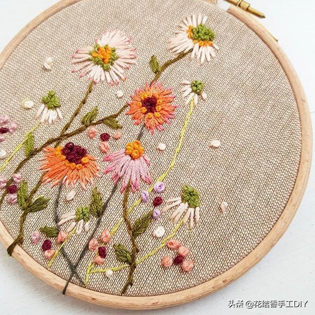 白t恤的刺绣用什么刺绣针法,刺绣简单小花朵