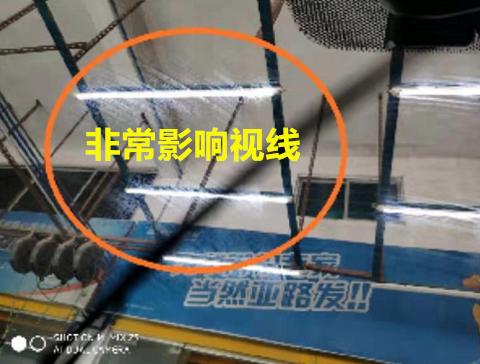 汽车内玻璃里面模糊不清怎么处理,为什么雨刮会刮的时候玻璃会模糊