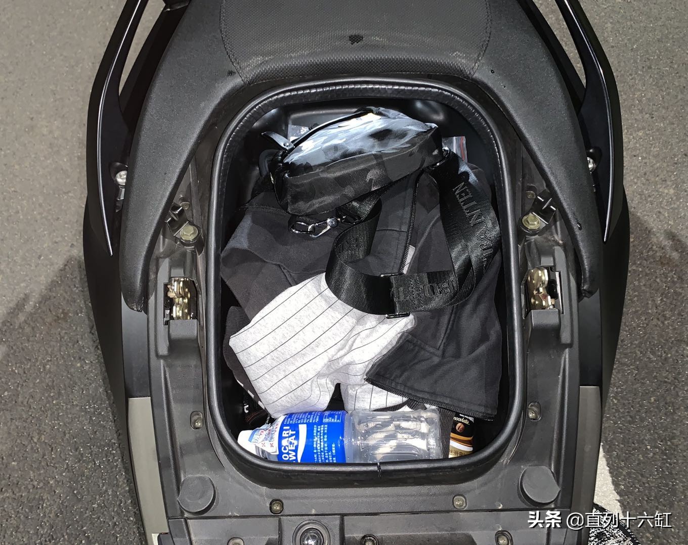 光阳进口赛艇s400国外测试,光阳xcitings400长途表现