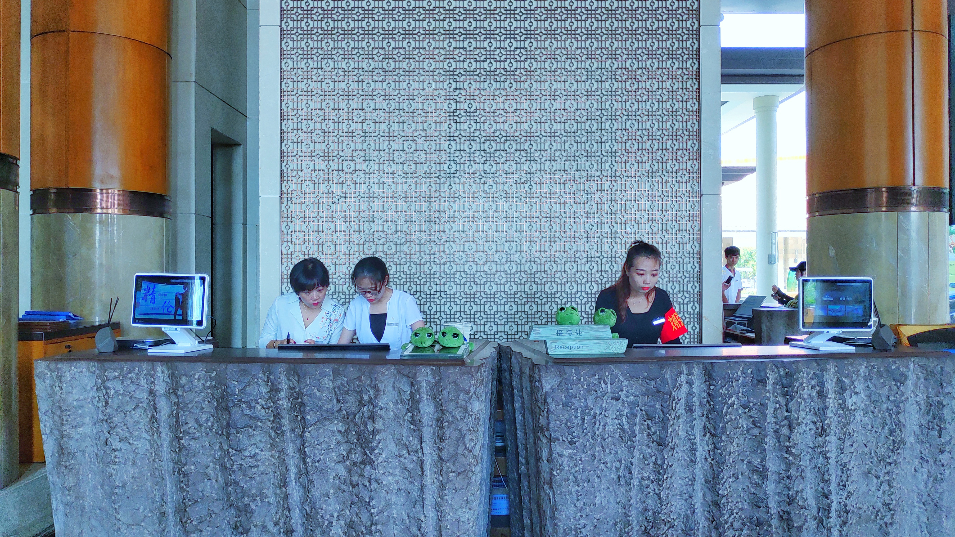 三亚如何找性价比高的住宿,三亚的高端酒店怎么选