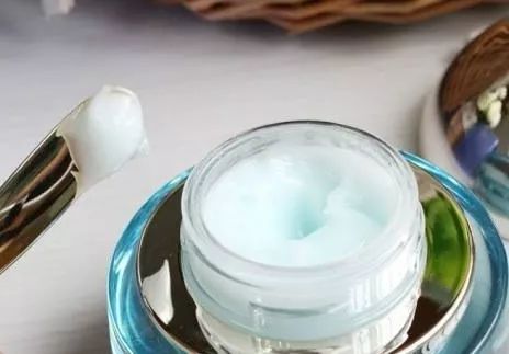 化妆脸上搓泥怎么办,脸上化妆搓泥是什么原因引起的