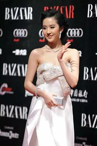 范冰冰与洪金宝的真实关系,范冰冰洪金宝关系知乎