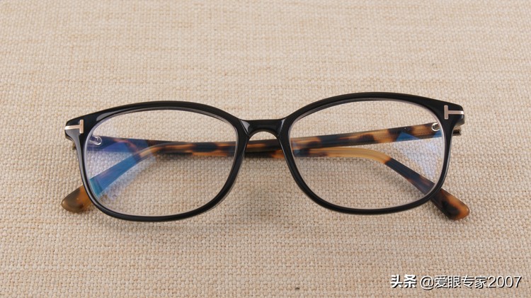 眼镜坏了没有胶带和胶水怎么补救,眼镜坏了去维修要钱吗