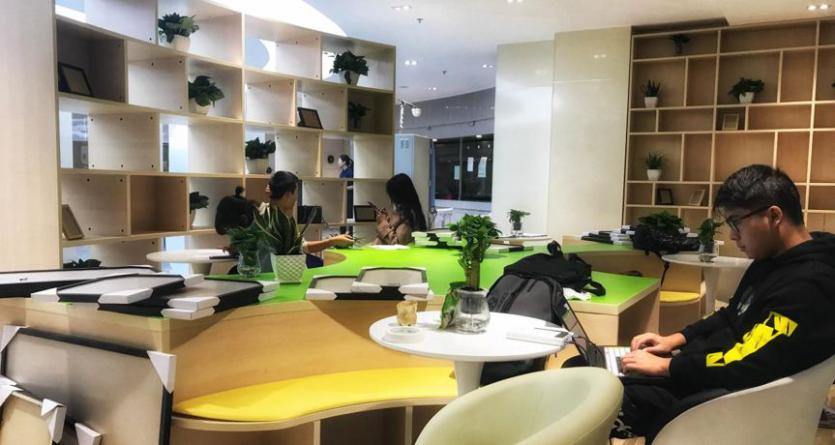 从三四个人到二十多个人的团队,从三个人的团队到现在30人团队