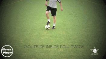 足球左右脚拨拉球练习视频,足球v型拉球热身训练