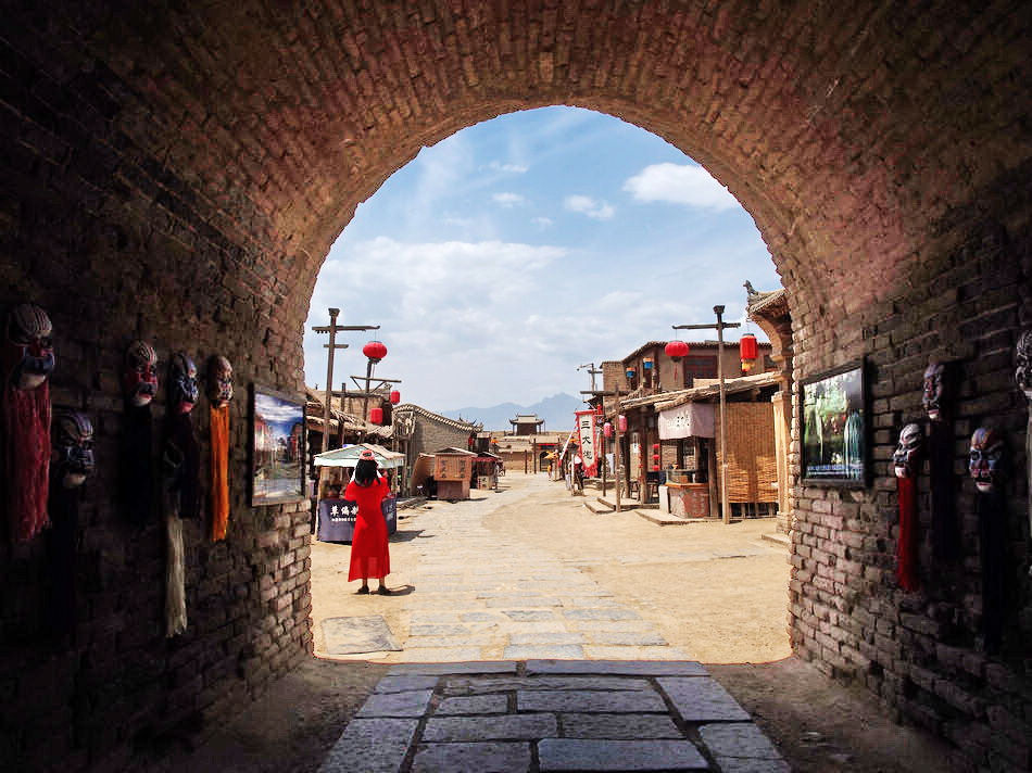 跟着星爷和老谋子的电影,去逛这座大名鼎鼎的西北影视城堡