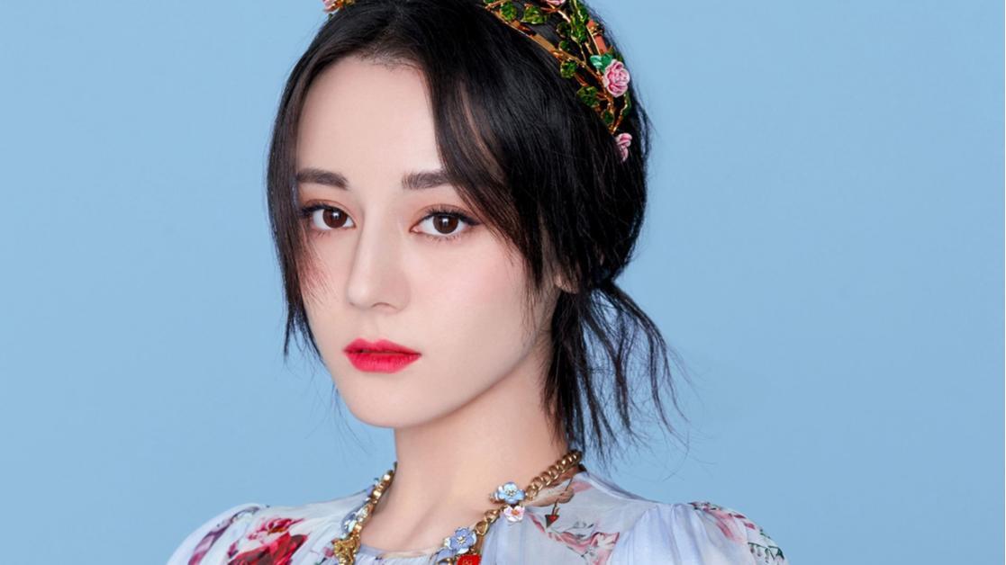 迪丽热巴出席活动穿礼服,迪丽热巴穿礼服出席活动