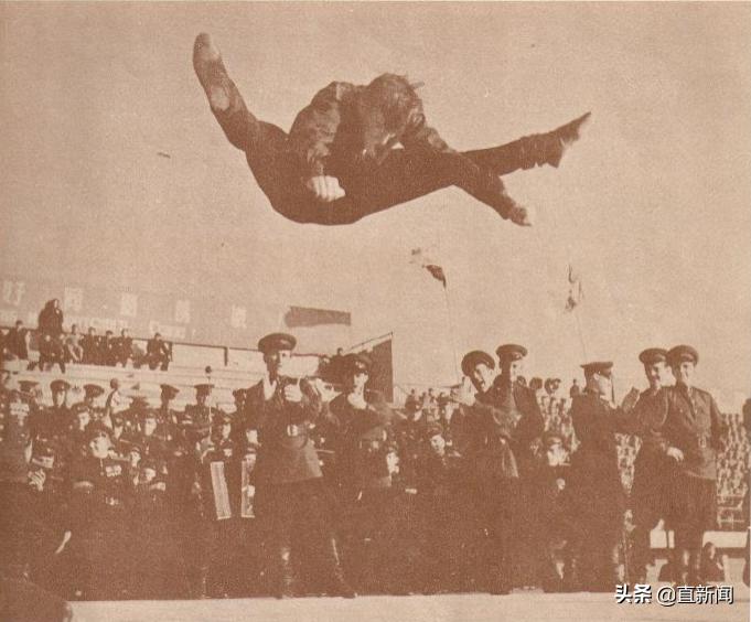 俄罗斯七律长征,俄罗斯合唱团七律长征