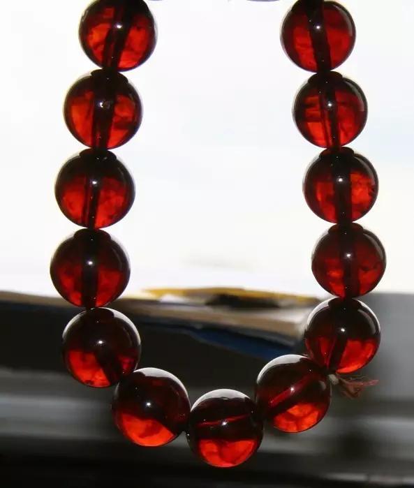 琥珀的形成过程简单介绍,原来琥珀是这么来的