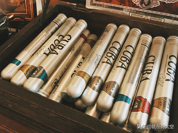 时尚生活元素,创意时尚轻奢雪茄