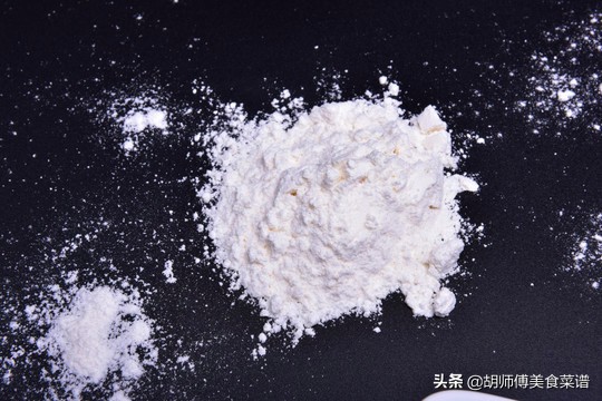 生粉和淀粉炒菜时有什么区别,做菜所用的生粉和淀粉有什么区别