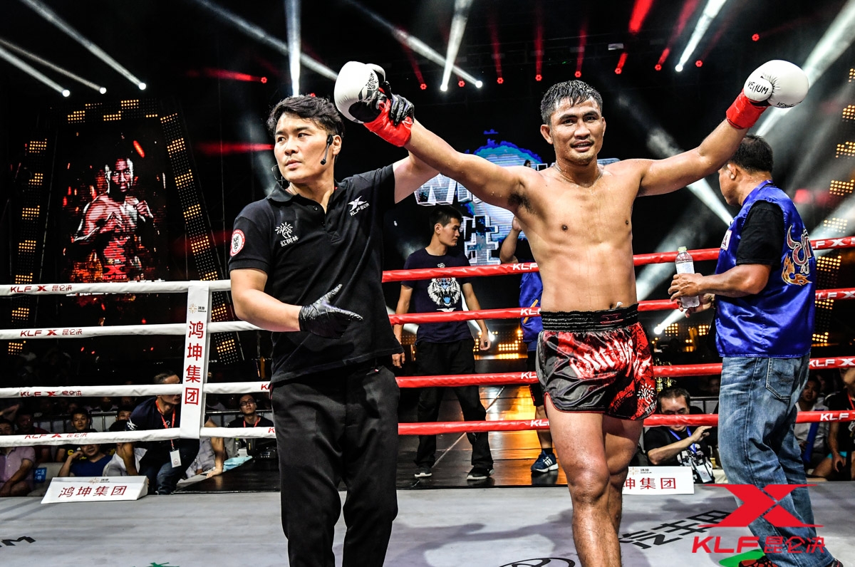 昆仑决泰拳名将打吐对手,昆仑决谁的拳最重