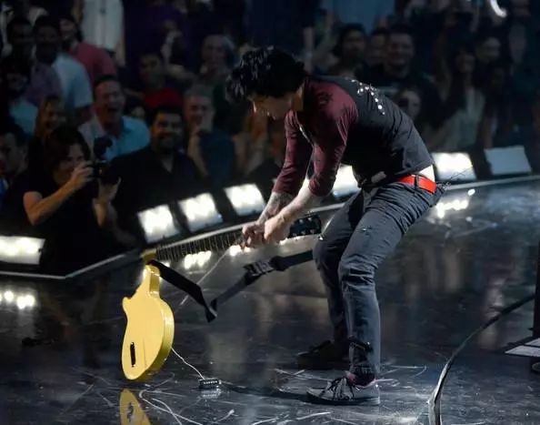 网上买吉他会容易损坏吗,大家后悔买吉他吗