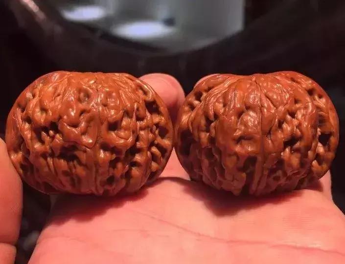 文玩核桃如何通过蒸煮包浆上色,文玩核桃包浆初期是什么样子的