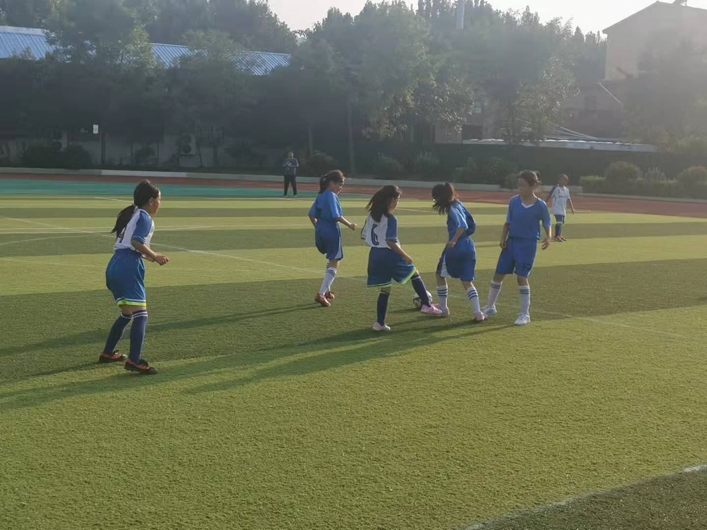 锦屏县小学足球联赛,转动足球