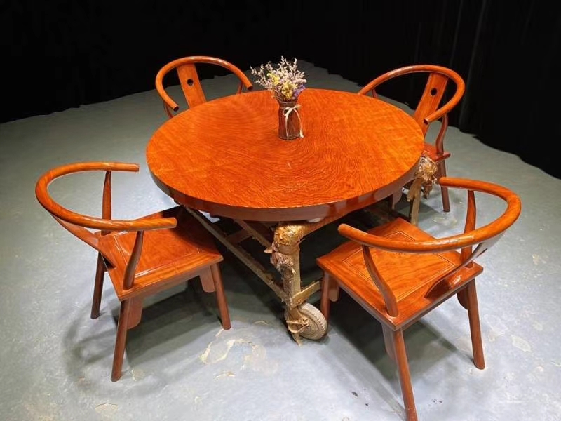 苏州家具城土豪桌*局骗**！8万天价桌出厂就9千，原料极像棺材板