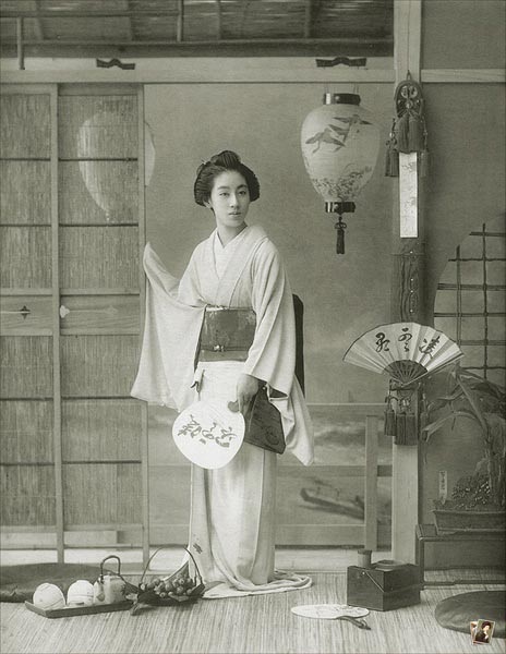 罕见历史照,梦露参加肯尼迪宴会礼服价值百万,伊丽莎白女王登基