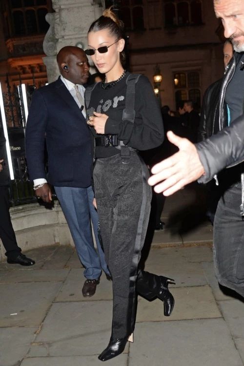 看见今年秋冬必入的第一双靴子，我方了……