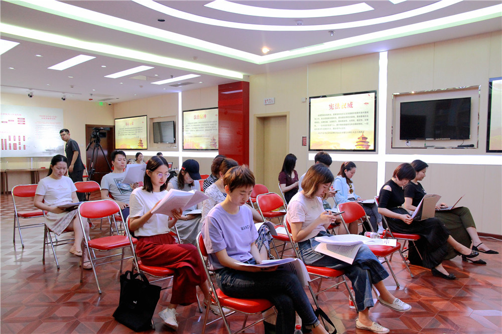 未成年保护一切为了孩子，离婚纠纷抚养权的是与非