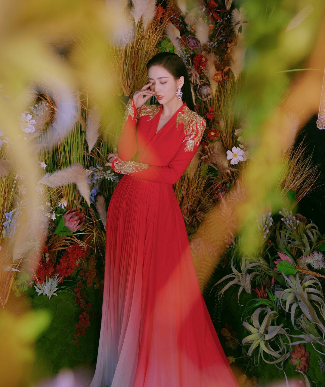 佟丽娅粉色抹胸礼服,佟丽娅在电视剧穿旗袍