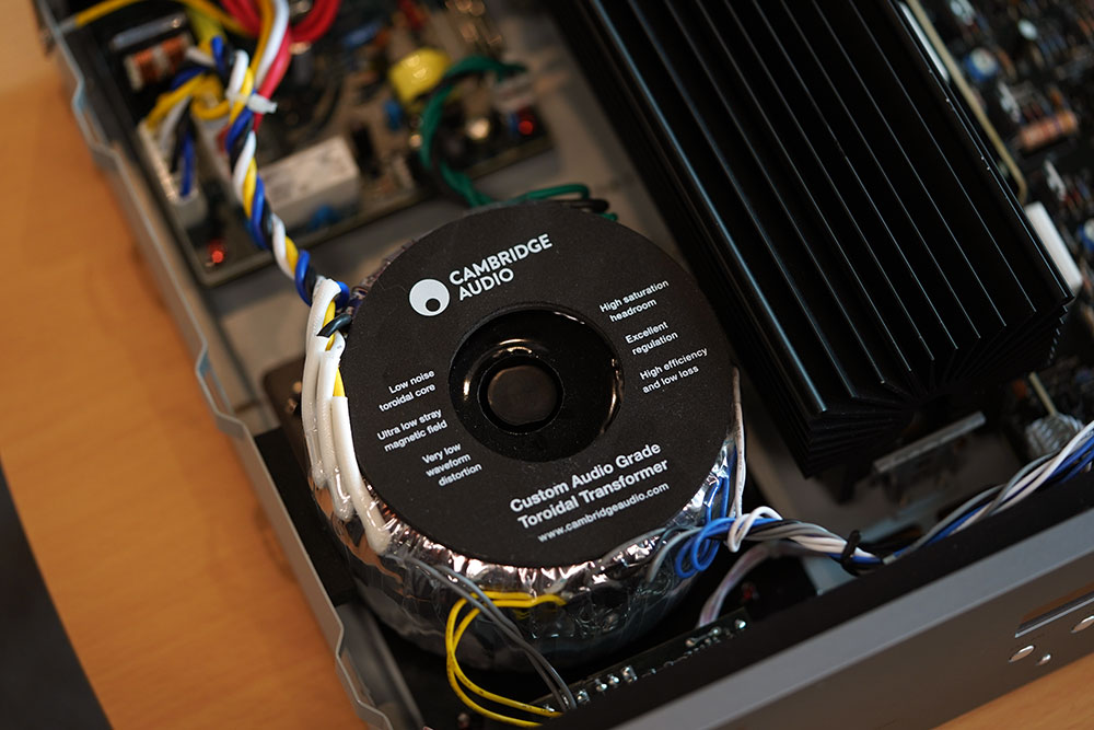 和静电音响不一样？磁力平板音响MagnepanLSR试用