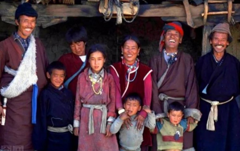 邻国尼泊尔人的多样婚姻，一女需嫁多夫，背后的心酸故事让人怜惜