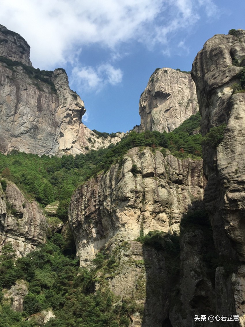一座山可以用什么词来形容,形容一座山的风景词语