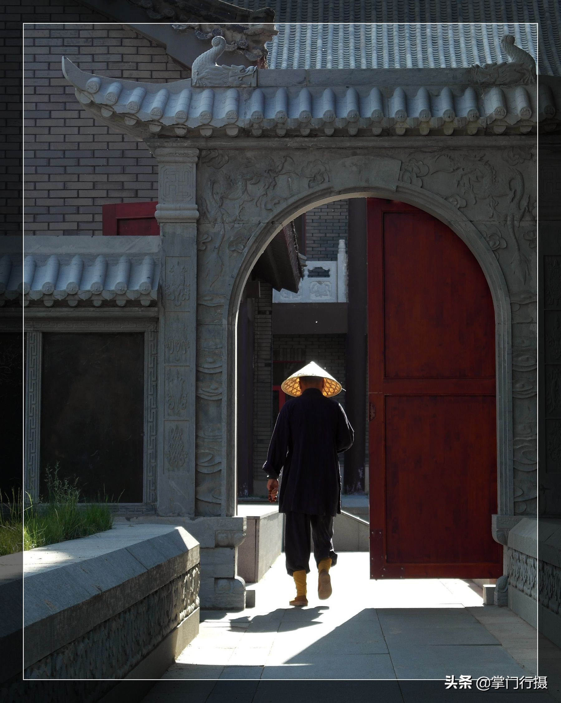 乾隆皇帝的“替僧”为什么叫“元宝和尚”？原来是一跤摔出来的