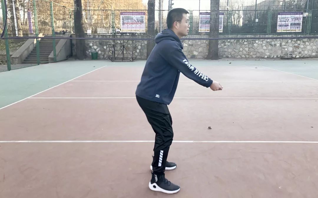 北京体育中考排球垫球技巧,中考排球垫球的正确姿势视频