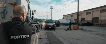 著名“怪胎”大导演最新*片爽**，冲这光头主演我就燃爆了