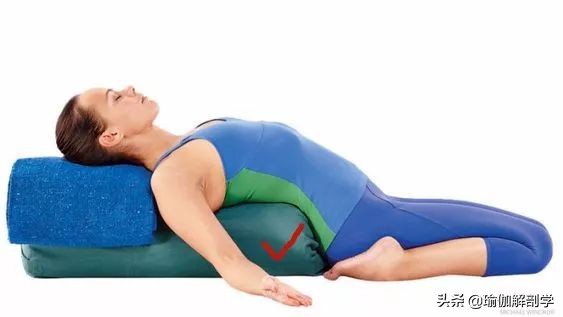 瑜伽英雄卧的好处和功效,瑜伽体式金刚卧腰痛