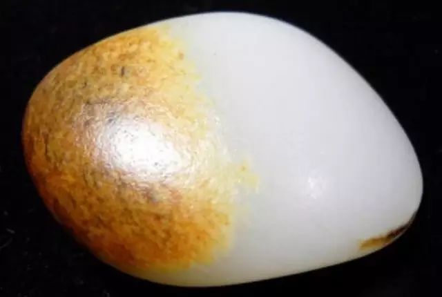 顶级和田羊脂白玉多少钱一克,精品和田玉籽料原石价值八十万