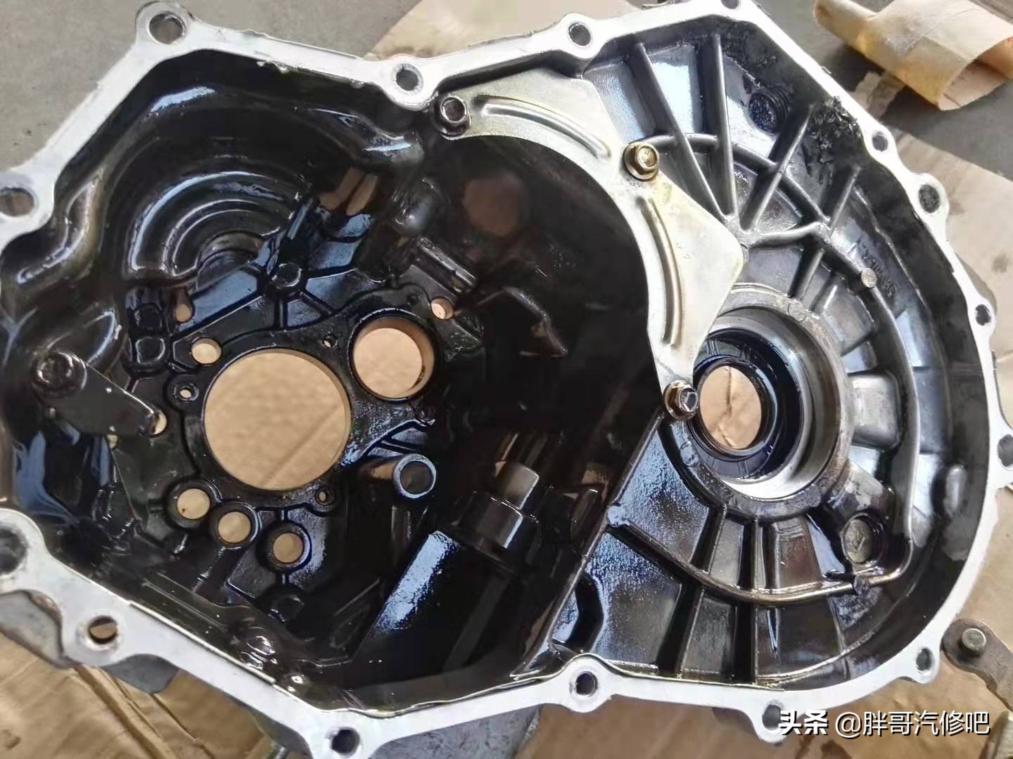 变速箱壳体坏了怎么修理,变速箱外壳破裂更换拆开有影响吗
