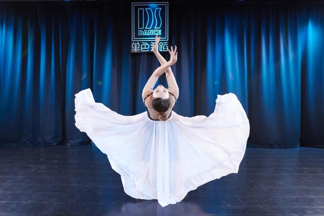 古典舞技巧日常,学古典舞必须学会哪几个动作