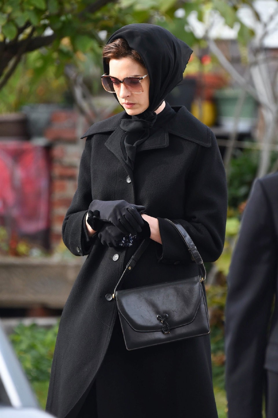 安妮海瑟薇金发造型演绎致命女人,安妮海瑟薇亮相时尚界奥斯卡