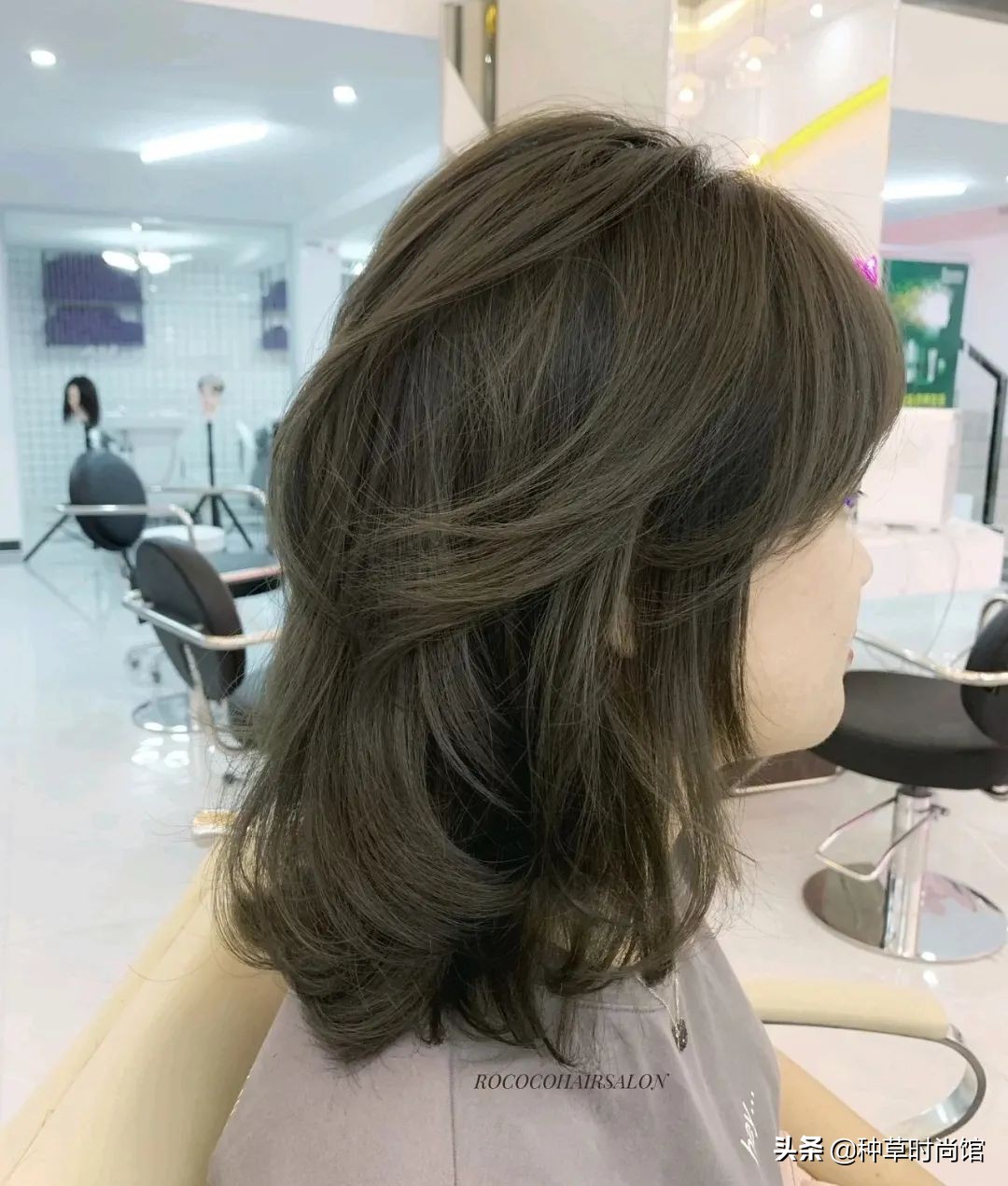 夏天别再披头散发了四种发型,2020年最流行的披着头发发型