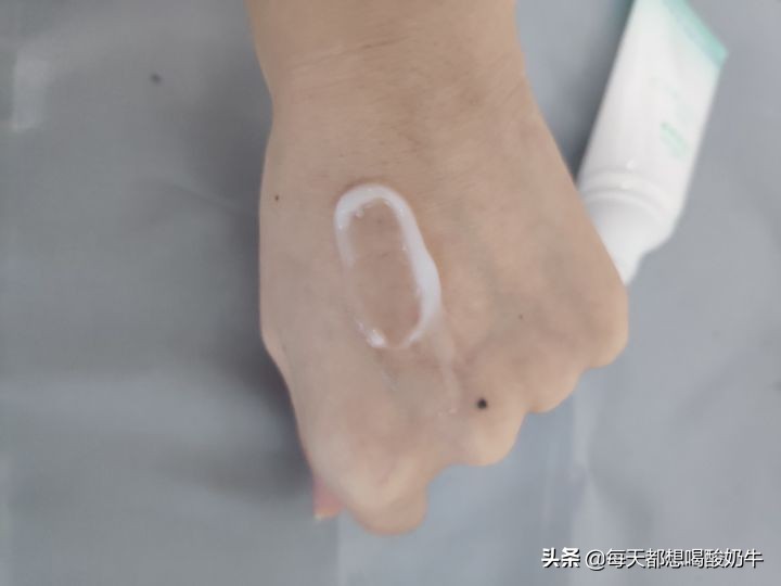 脸干长痘毛孔粗红血丝用什么修复,脸部泛红毛孔大怎么改善