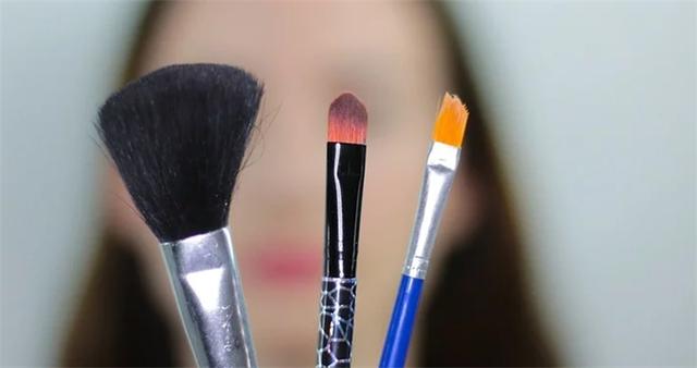 如何让鼻子变得小巧精致,怎么让自己的鼻子看起来小点