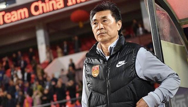 40岁中国足球留洋传奇宣布退役,目前留洋的中国足球运动员有哪些