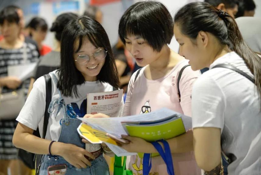 现在还有“三本”吗?看看投档分就明白了,“三六九等”很明显