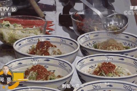 半夜刷《乐队的夏天》愣是给我看饿了