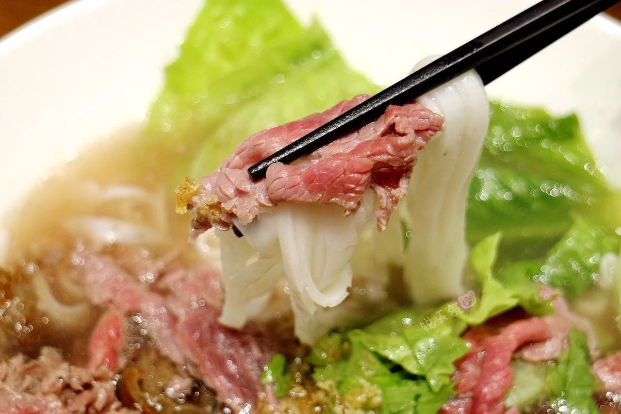 石磨现做现卖,一碗正宗的潮汕粿条