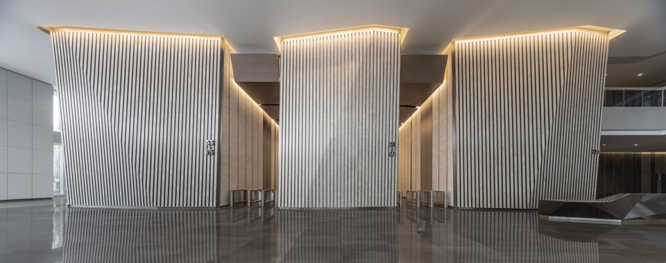 350米高的恒隆广场，昆明第一高楼，提供崭新都市生活体验