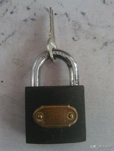 锁有没有可能自己锁上,锁打开了怎么锁上