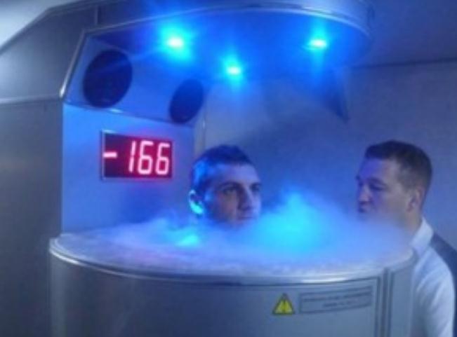 运动员为什么要进100多度的冷冻箱,足球运动员进入液氮