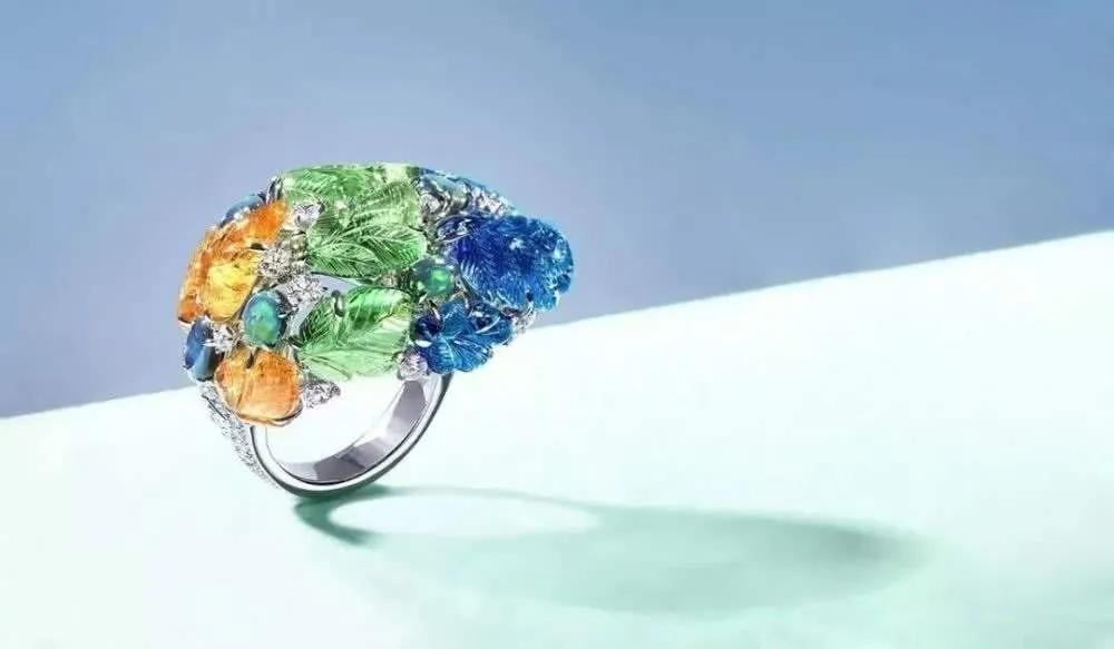 普通2元买的手链断了怎么修,手链断了去金店修多少钱