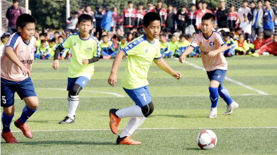 新闻｜“一双足球鞋”项目捐赠足球装备，助力绍兴足球小将足球梦