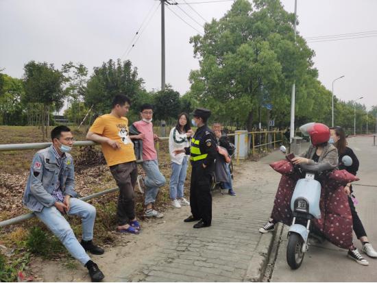 上海金山区厂房火灾导致8人,上海金山企业厂房大火