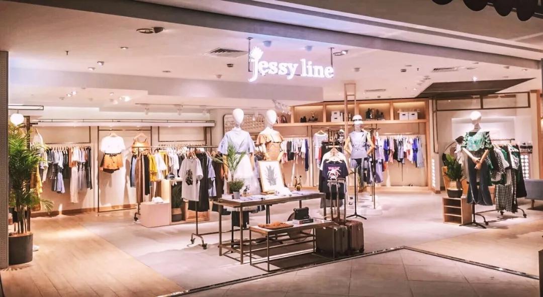 盘点阿依莲那些年夏季流行款式,阿依莲衣服测评