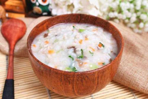 刚出生小狗淋雨了怎么办,小狗淋雨过程